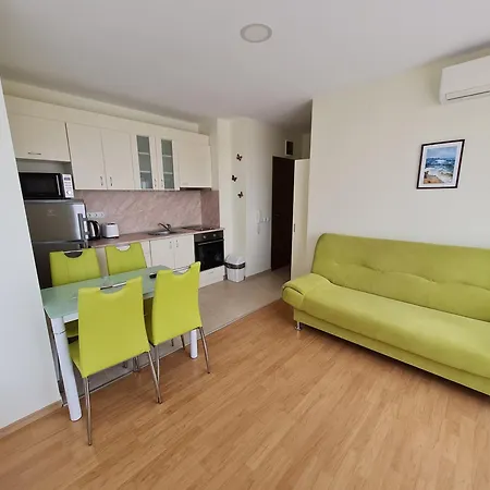 In A With 9 Pools דירה *